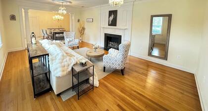 Spacious Enchanted Forest Home for Business & Pleasure