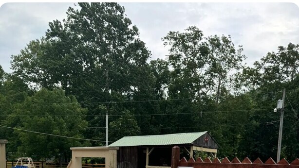 A hot tub with a wooden deck and a wooden fence in the background. - Charming 3-bedroom 5 bed hottub cabin WiFi in scenic Seneca Rocks West Virginia (Seneca Rocks)