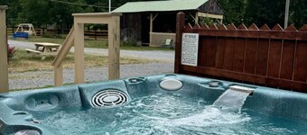 Charming 3-bedroom 5 bed cabin with WiFi in scenic Seneca Rocks