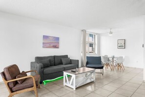 TV - Bay Harbor Sunset Apt 3A (Bay Harbor Islands)