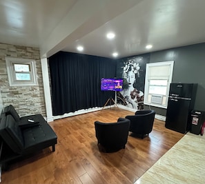 Interior - Spacious 3-bedroom apartment in cool Queens with WiFi, AC (Queens)