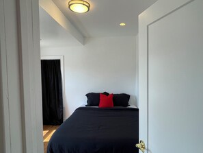 3 bedrooms, iron/ironing board, WiFi, bed sheets - Spacious 3-bedroom apartment in cool Queens with WiFi, AC (Queens)