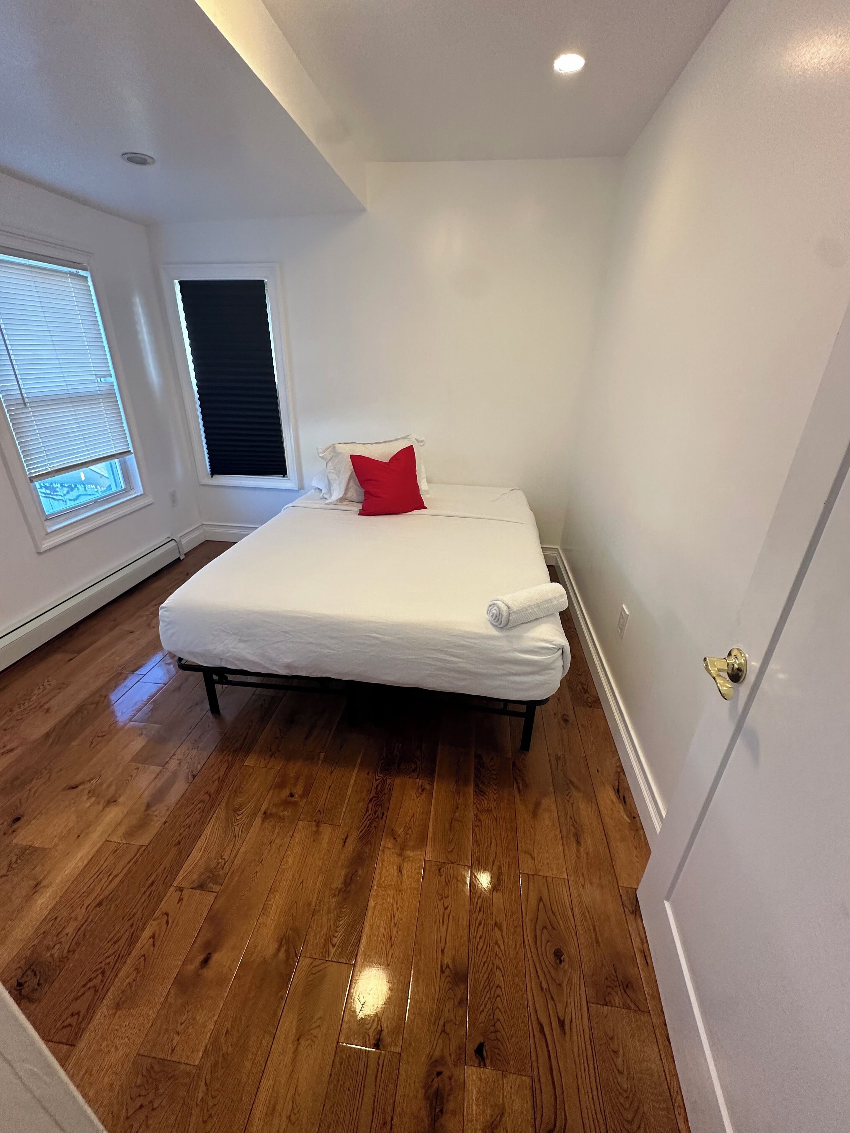 3 多间卧室、熨斗/熨衣板、WiFi、床单