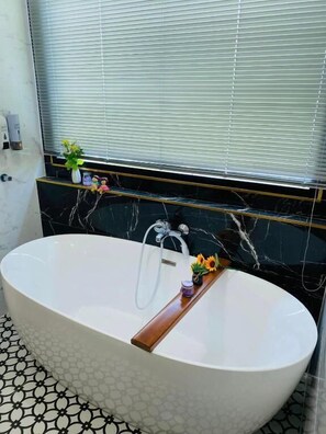 Villa, vista piscina | Bagno