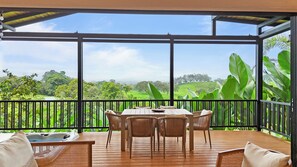 Flat-screen TV - Serene Hills Arenal (Monterrey)
