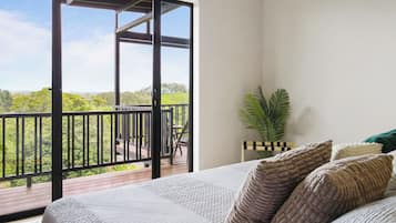 Cottage, Balcony, Mountain View | 3 bedrooms, desk, laptop workspace, blackout drapes