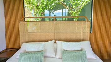 Cottage, Balcony, Mountain View | 3 bedrooms, desk, laptop workspace, blackout drapes