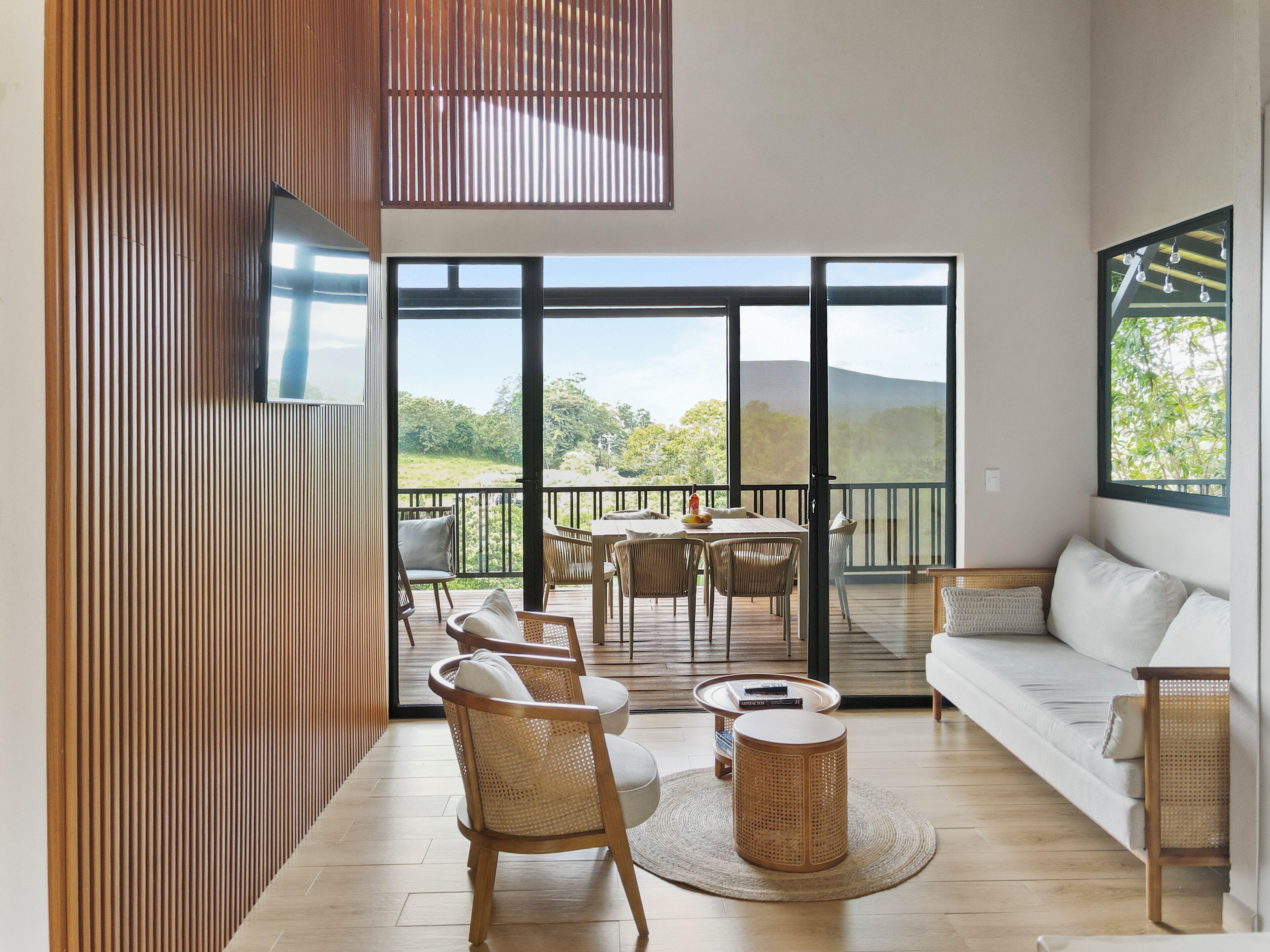 Ferienhaus, Balkon, Bergblick | Wohnbereich | Flachbildfernseher