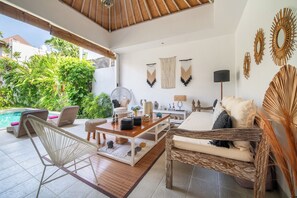 Villa, 3 chambres, vue piscine | Coin séjour