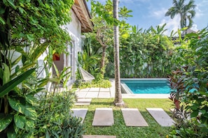 Villa, 3 habitaciones, vista a la alberca | Vista al jardín