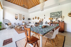 Dining room - Villa Tara by Villa Finder (Seminyak)