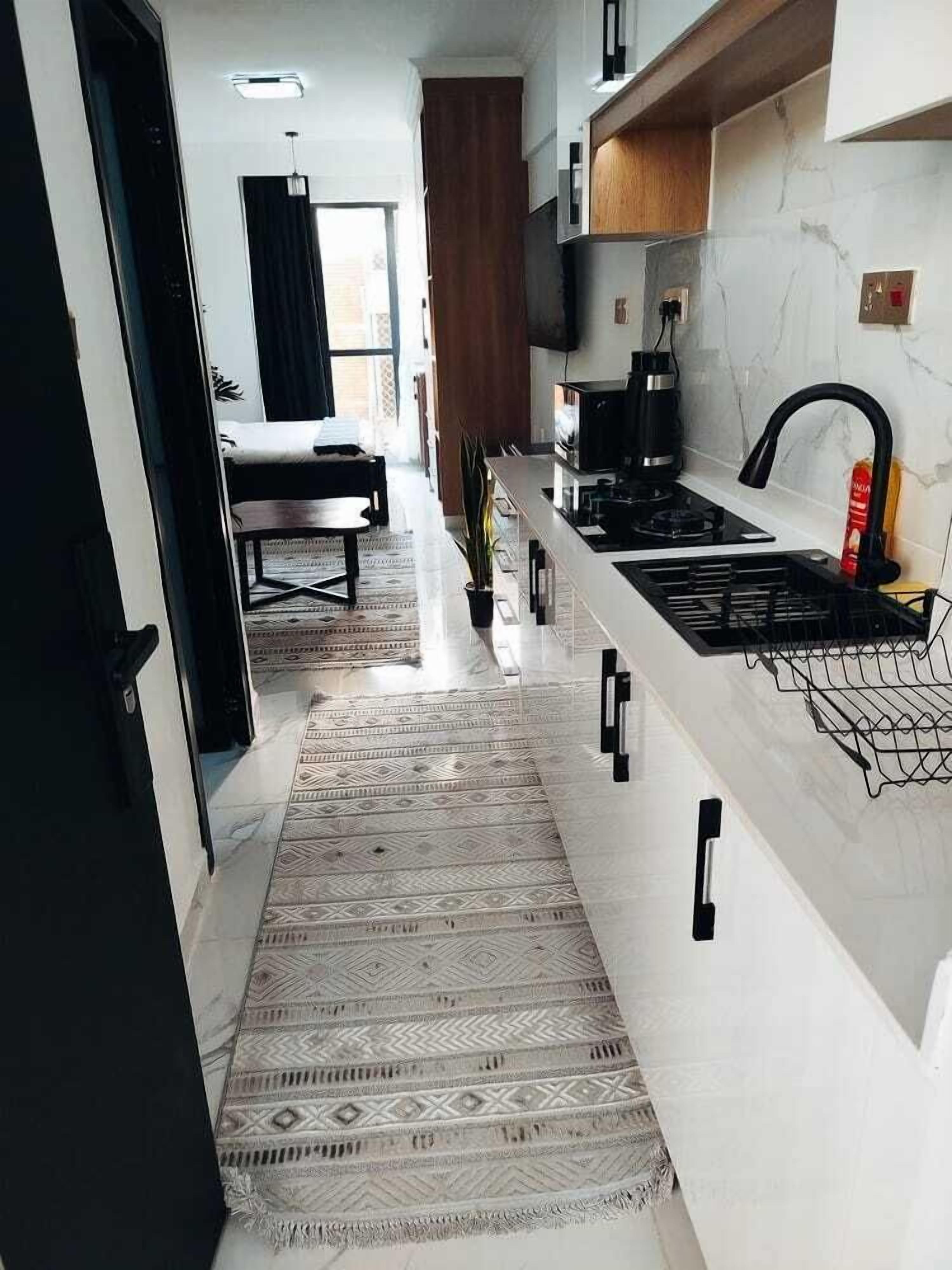 Comfort Studio Suite, City View | Private kitchen | Fridge, microwave, cookware/dishes/utensils