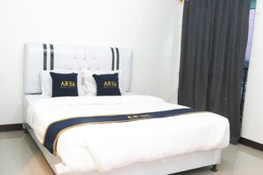 Standard-Suite, Stadtblick | Schreibtisch