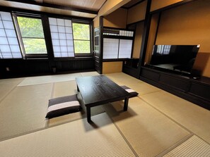 Family Quadruple Room, Non Smoking | Desk, free WiFi, bed sheets - Yusai Bekkan (Minamioguni)
