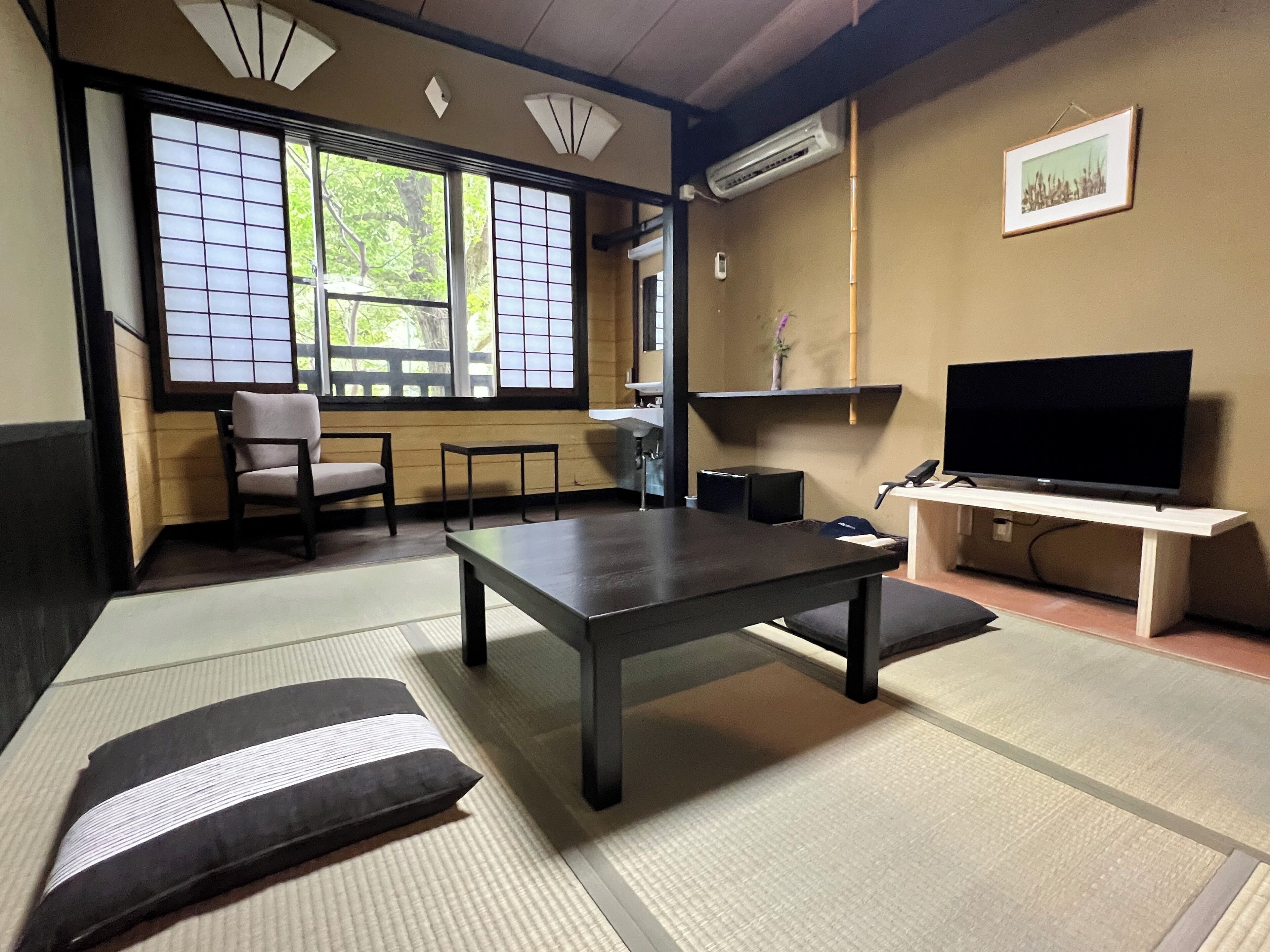 基础双床房, 无烟房 | 办公桌、免费 WiFi、床单