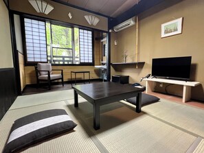 ベーシック ツインルーム 禁煙 | デスク、WiFi (無料)、ベッドシーツ