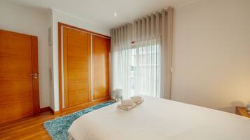 5 habitaciones, tabla de planchar con plancha y wifi gratis