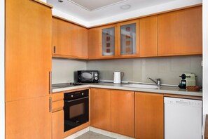 Apartment, City View | Private kitchen