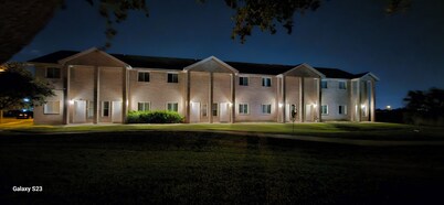 Cozy 2-bedroom apartment in welcoming McAllen with WiFi, AC