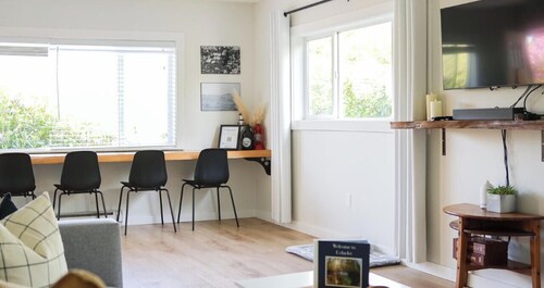 Sea Breeze Suite- Harbourview in Ucluelet