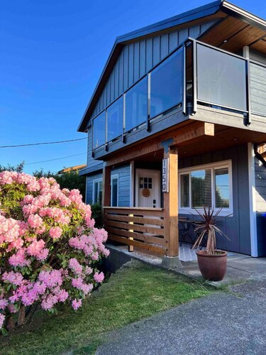 Sea Breeze Suite- Harbourview in Ucluelet
