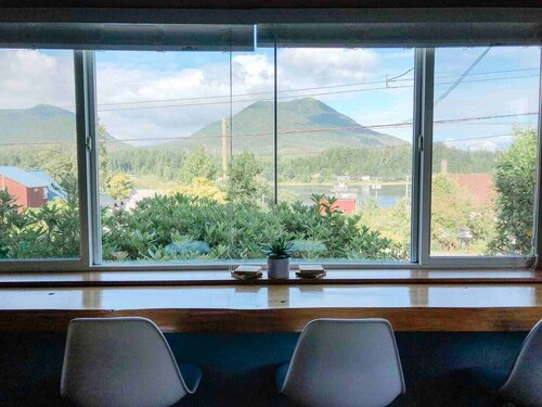 Sea Breeze Suite- Harbourview in Ucluelet