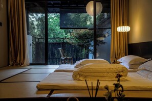 Tomannsrom – design, bakgårdsutsikt | Blendingsgardiner, strykejern/-brett og wi-fi (inkludert)