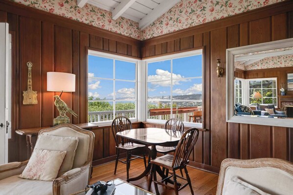 テレビ、書斎 / ワークスペース