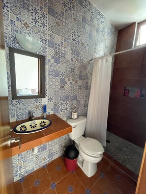 Dusche, Handtücher, Seife, Toilettenpapier