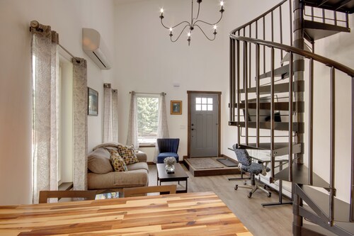 Mtn-View Gem w/ Grill: 2 Mi to Dtwn Livingston