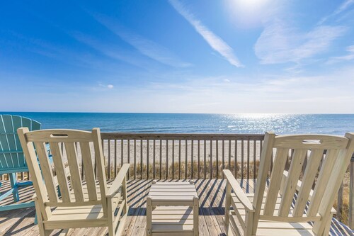 Oceanfront Dog-Friendly Vacation Rental – Breathtaking Views & Spacious Decks!
