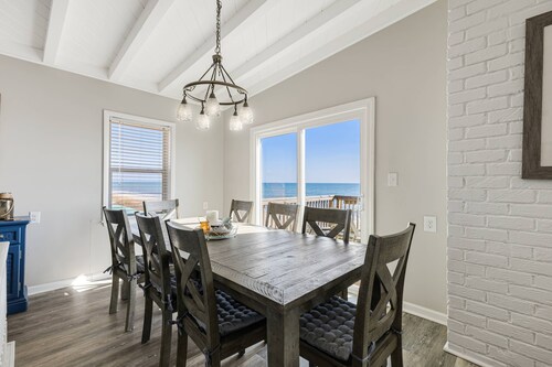 Oceanfront Dog-Friendly Vacation Rental – Breathtaking Views & Spacious Decks!