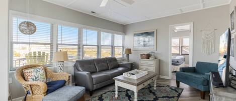 TV connectée, lecteur de DVD, livres