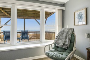 Unclassified image, 2 of 44, button