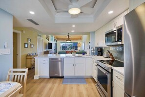 Fridge, microwave, oven, stovetop - Beachfront Condo at Loggerhead Cay with Vaulted Ceilings (Sanibel)