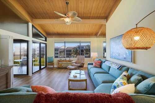 Beachfront Condo at Loggerhead Cay with Vaulted Ceilings