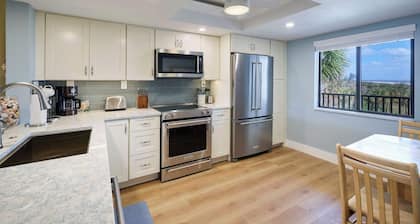 Beachfront Condo at Loggerhead Cay with Vaulted Ceilings