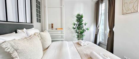 2 bedrooms, desk, iron/ironing board, travel crib