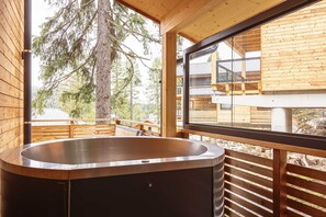 Indoor spa tub