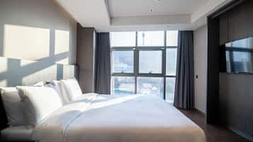 Grand Suite | 1 bedroom, in-room safe, iron/ironing board, free WiFi