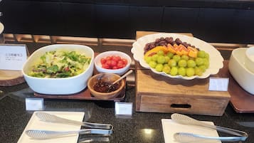 Desayuno buffet los fines de semana (KRW 13000 por persona)