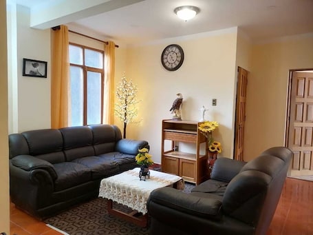 Smart TV. Beautiful Central Apartment