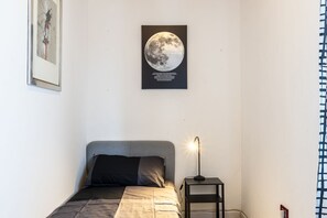 2 habitaciones, tabla de planchar con plancha, wifi y ropa de cama 