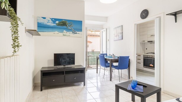 Dining - Comfy Apartment with Balcony near the Sea! (Livorno)