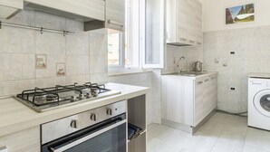 Fridge, oven, stovetop, electric kettle - Comfy Apartment with Balcony near the Sea! (Livorno)