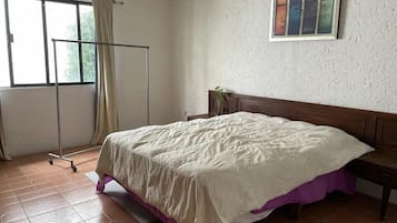 Habitación básica doble, vista al jardín | Wifi gratis