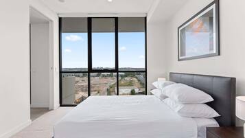 2 bedrooms, desk, iron/ironing board, WiFi