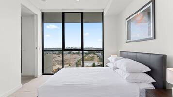 2 bedrooms, desk, iron/ironing board, WiFi