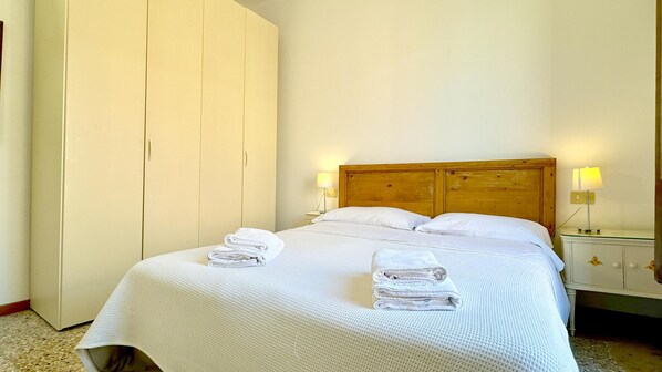 1 makuuhuone, silitysrauta/-lauta, ilmainen Wi-Fi, vuodevaatteet