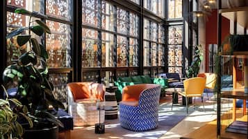 ๋ก๋น ๋ผ์ด์ง